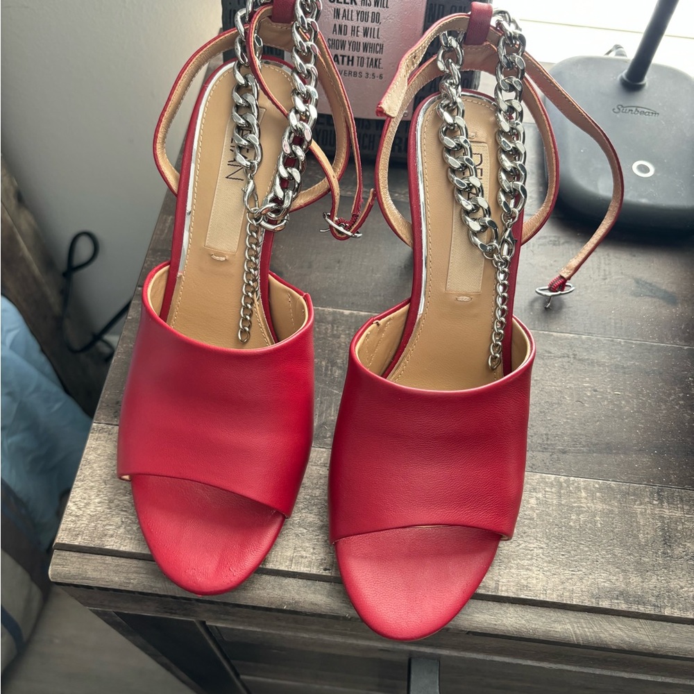 Deltan Heels